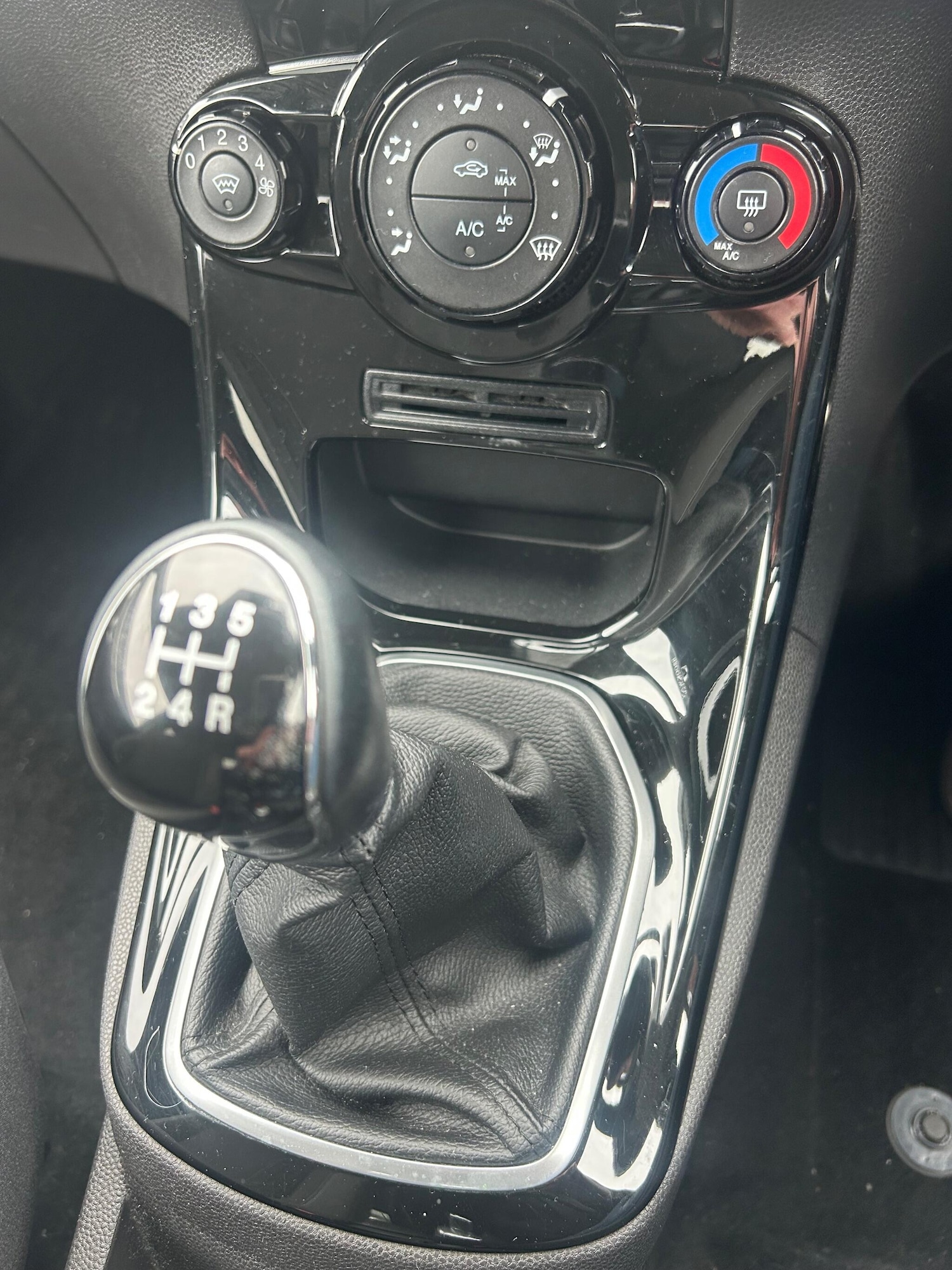 Used Ford Fiesta 2015 for sale - 76226386: Photo 16