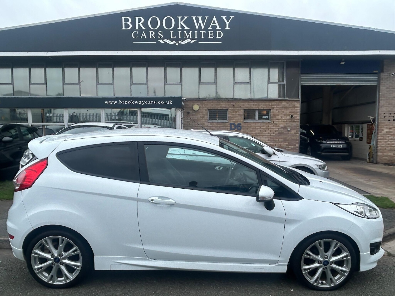 Used Ford Fiesta 2015 for sale - 76226386: Photo 2