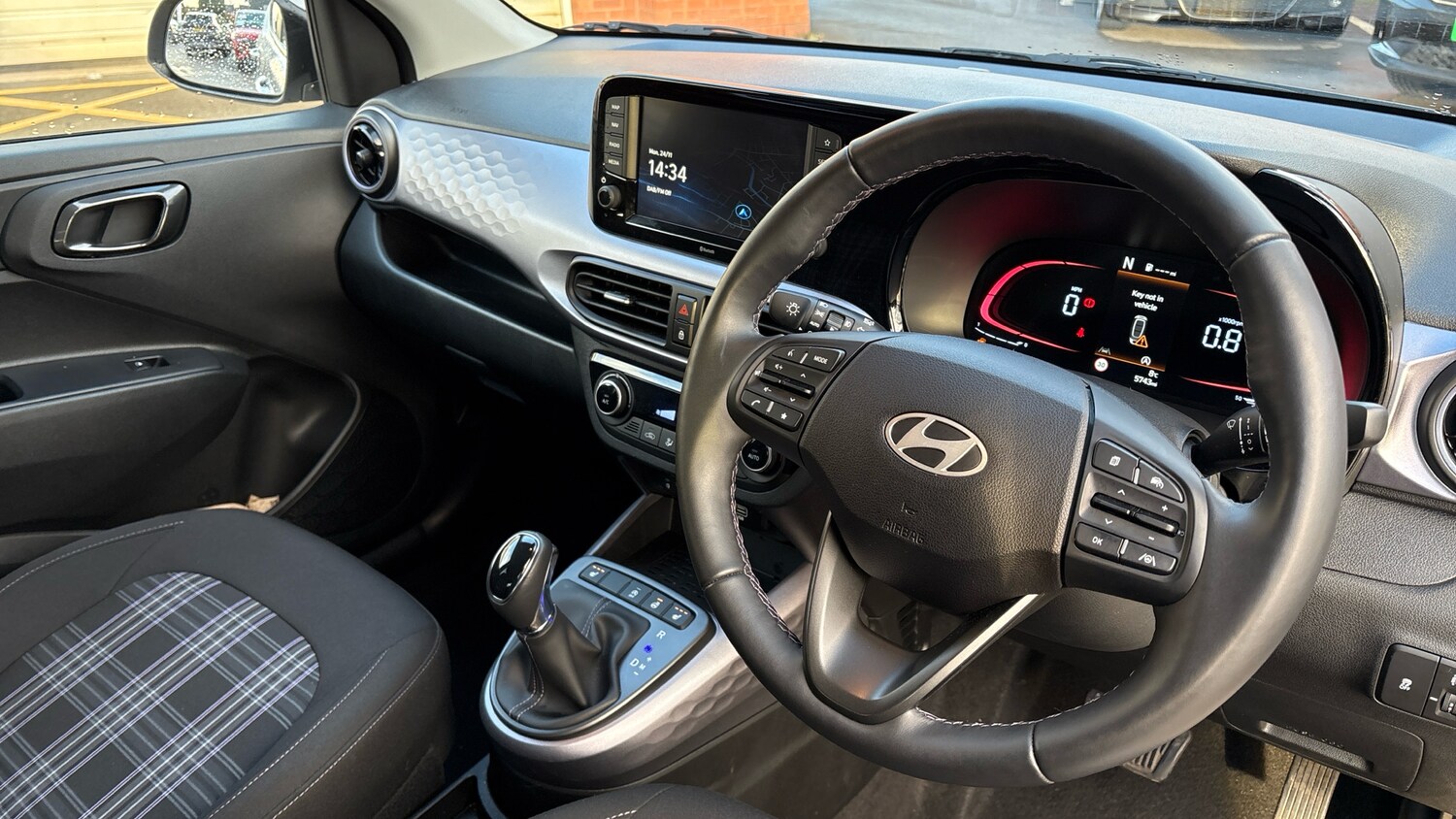 Used Hyundai i10 2024 for sale - 76545219: Photo 11