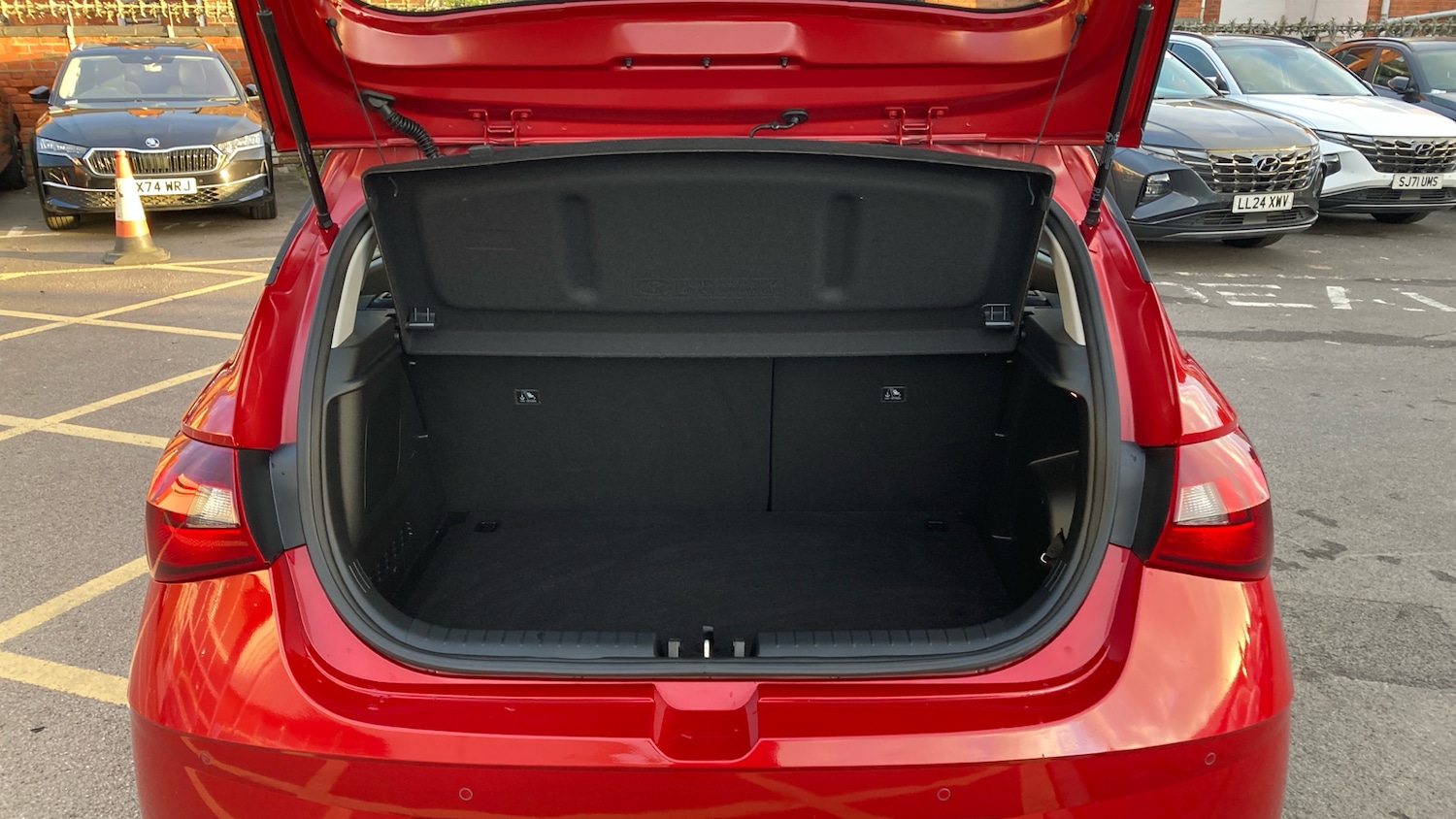 Used Hyundai i20 2023 for sale - 77046144: Photo 4