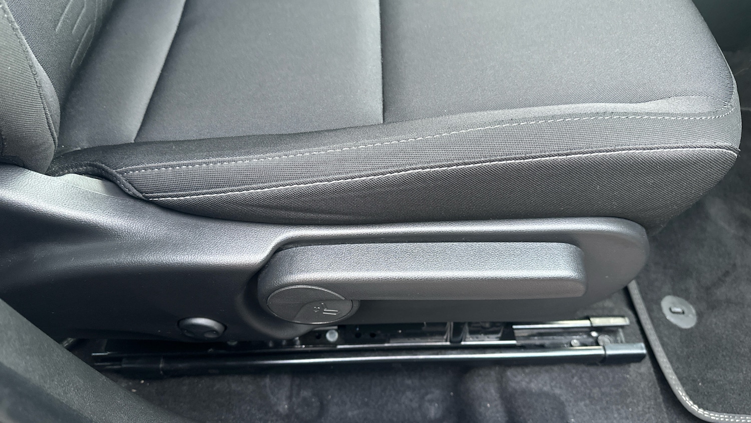 Used Hyundai KONA 2025 for sale - 77088080: Photo 32