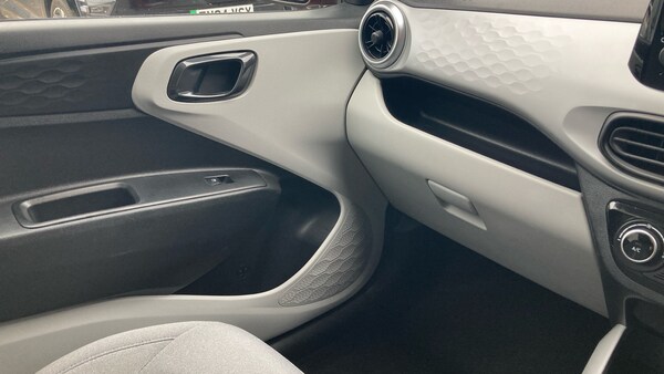 Used Hyundai i10 2023 for sale - 76156544: Photo 35