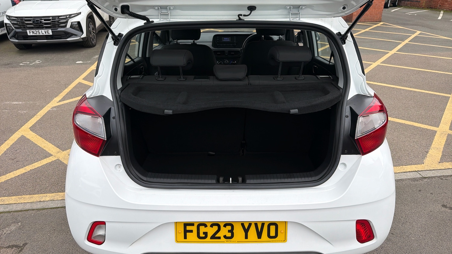 Used Hyundai i10 2023 for sale - 77742475: Photo 4