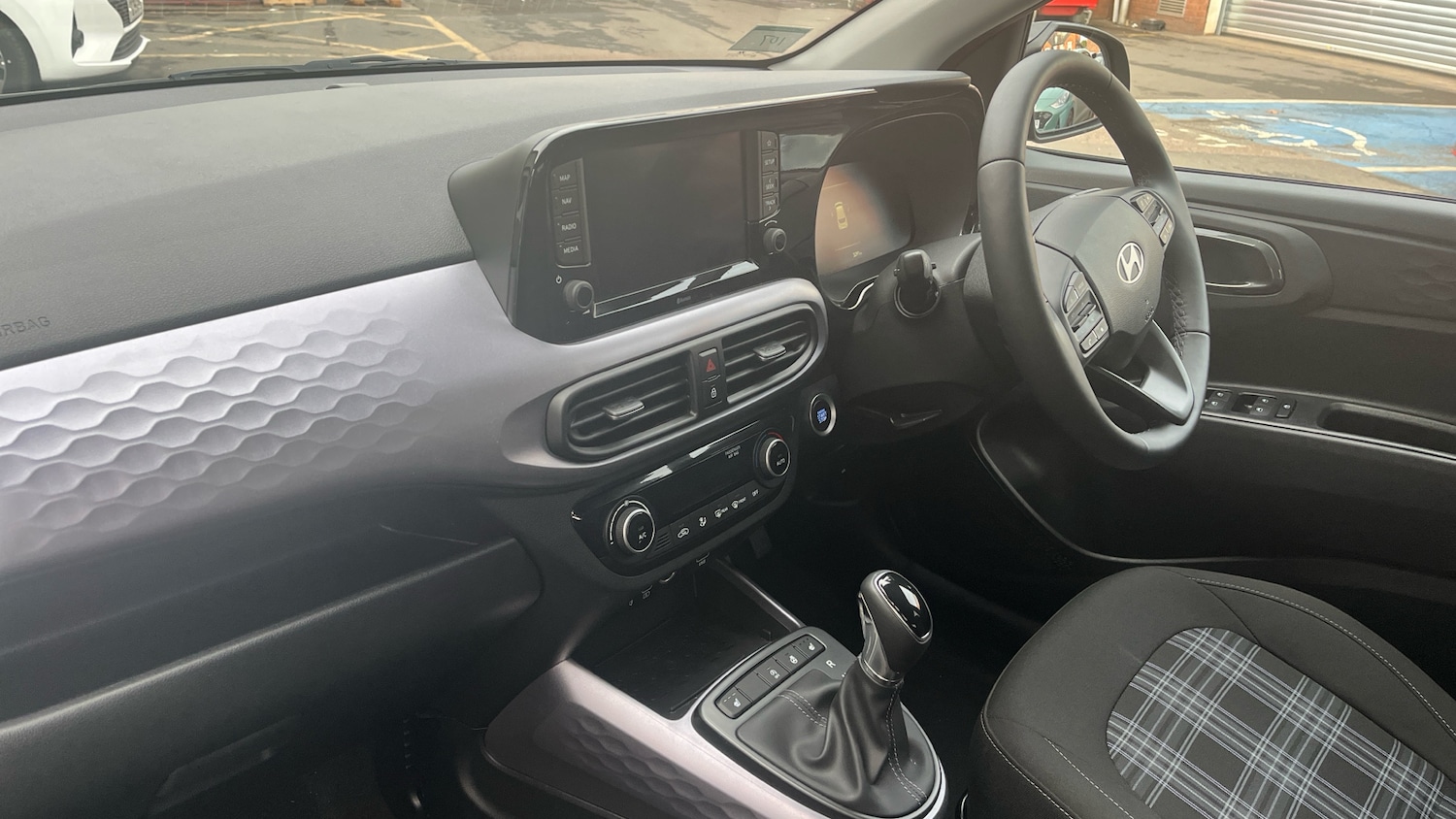 Used Hyundai i10 2024 for sale - 76115734: Photo 9