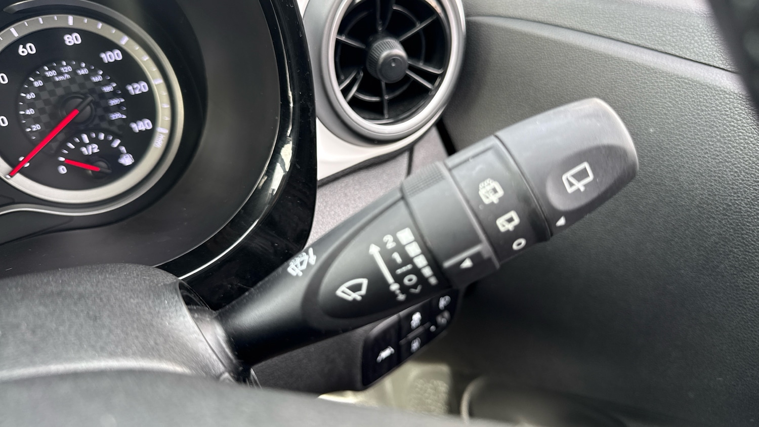 Used Hyundai i10 2023 for sale - 77687369: Photo 36