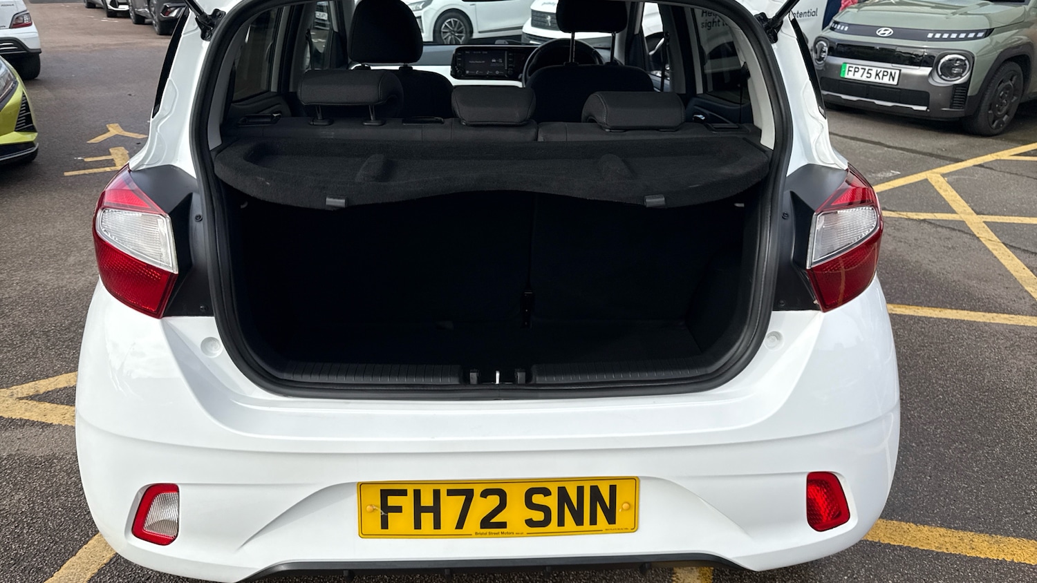 Used Hyundai i10 2023 for sale - 77687369: Photo 4