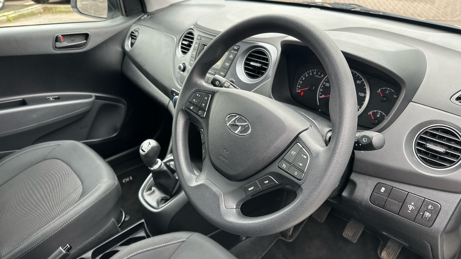 Used Hyundai i10 2018 for sale - 77136079: Photo 11
