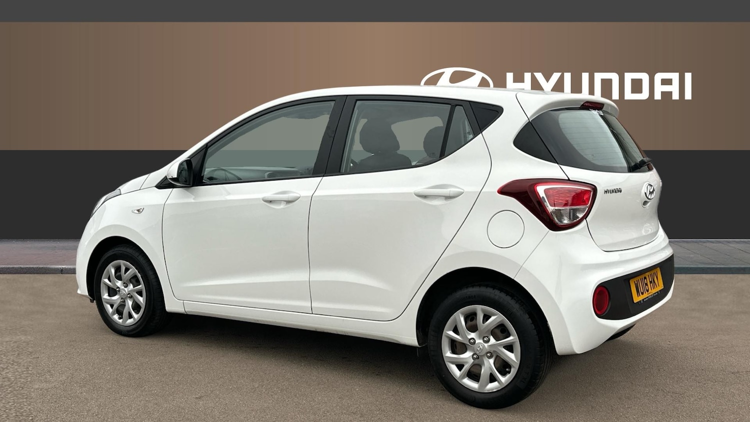 Used Hyundai i10 2018 for sale - 77136079: Photo 2