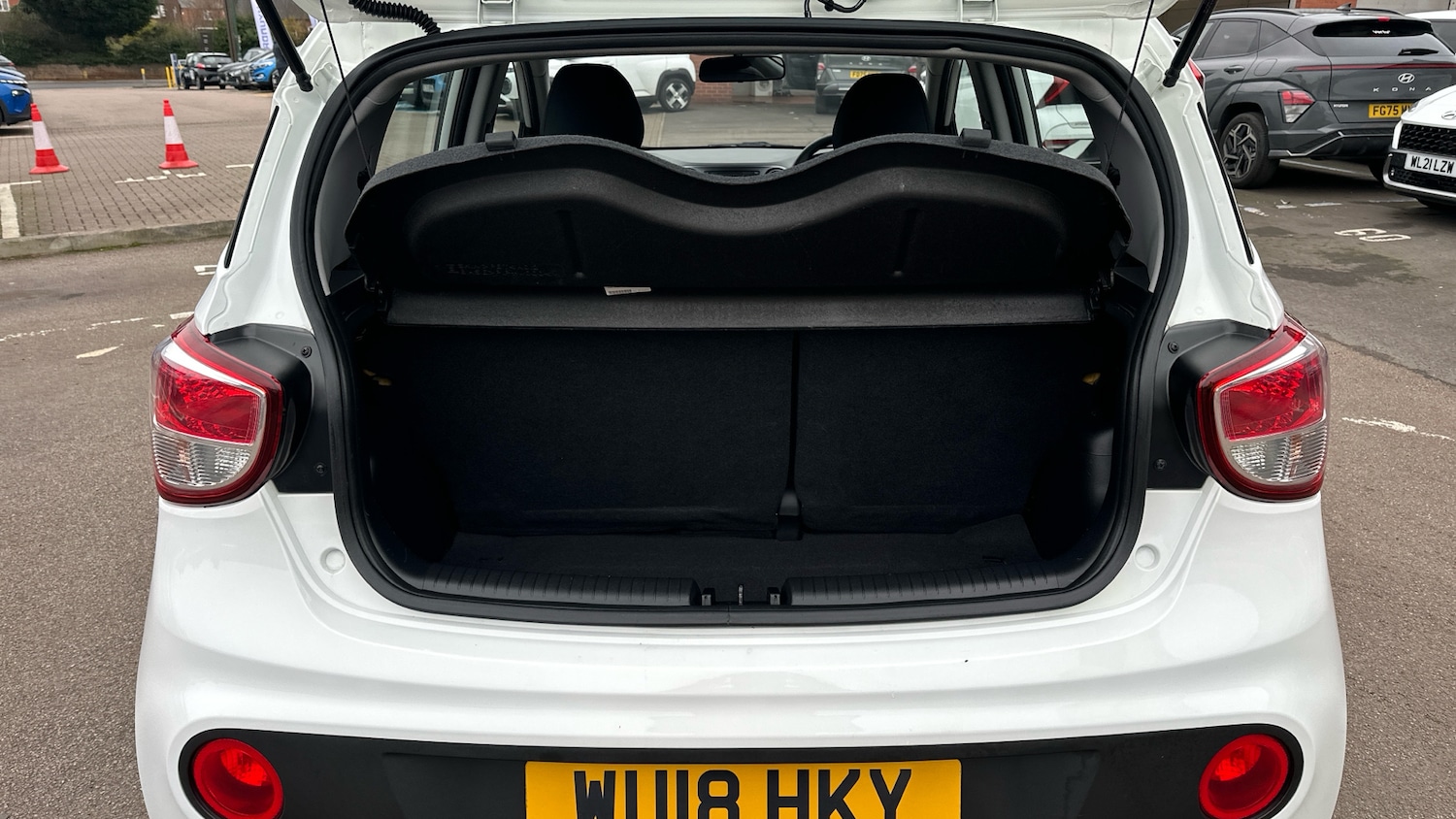 Used Hyundai i10 2018 for sale - 77136079: Photo 4