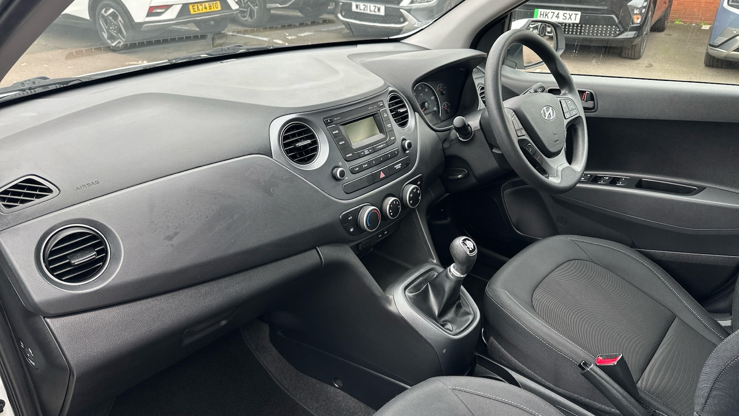 Used Hyundai i10 2018 for sale - 77136079: Photo 9