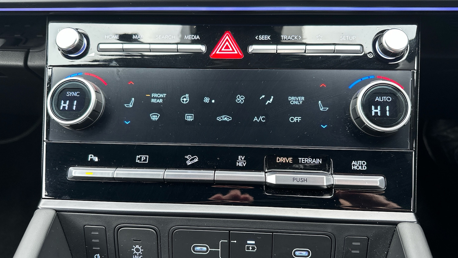 Used Hyundai Santa Fe 2025 for sale - 77088081: Photo 22