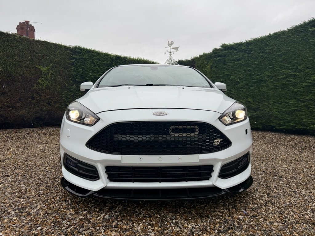 Used Ford Focus 2017 for sale - 76559116: Photo 2