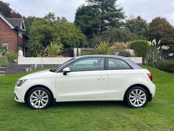 Used Audi A1 2011 for sale - 76210790: Photo