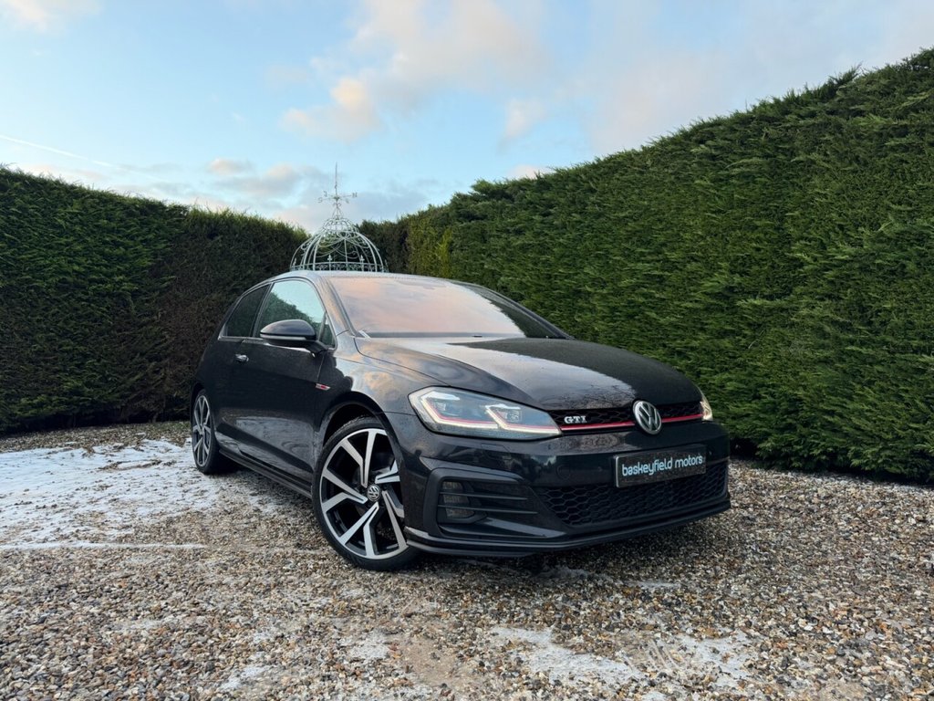 Used Volkswagen Golf 2018 for sale - 77133499: Photo 1