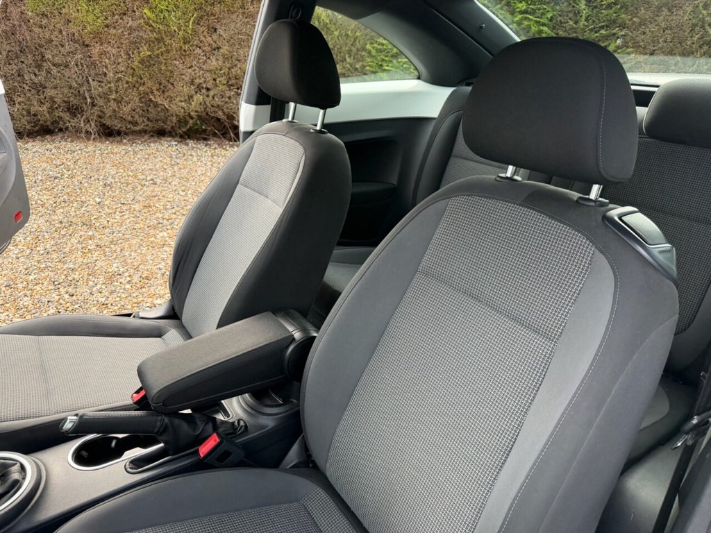 Used Volkswagen Beetle 2012 for sale - 77521301: Photo 24