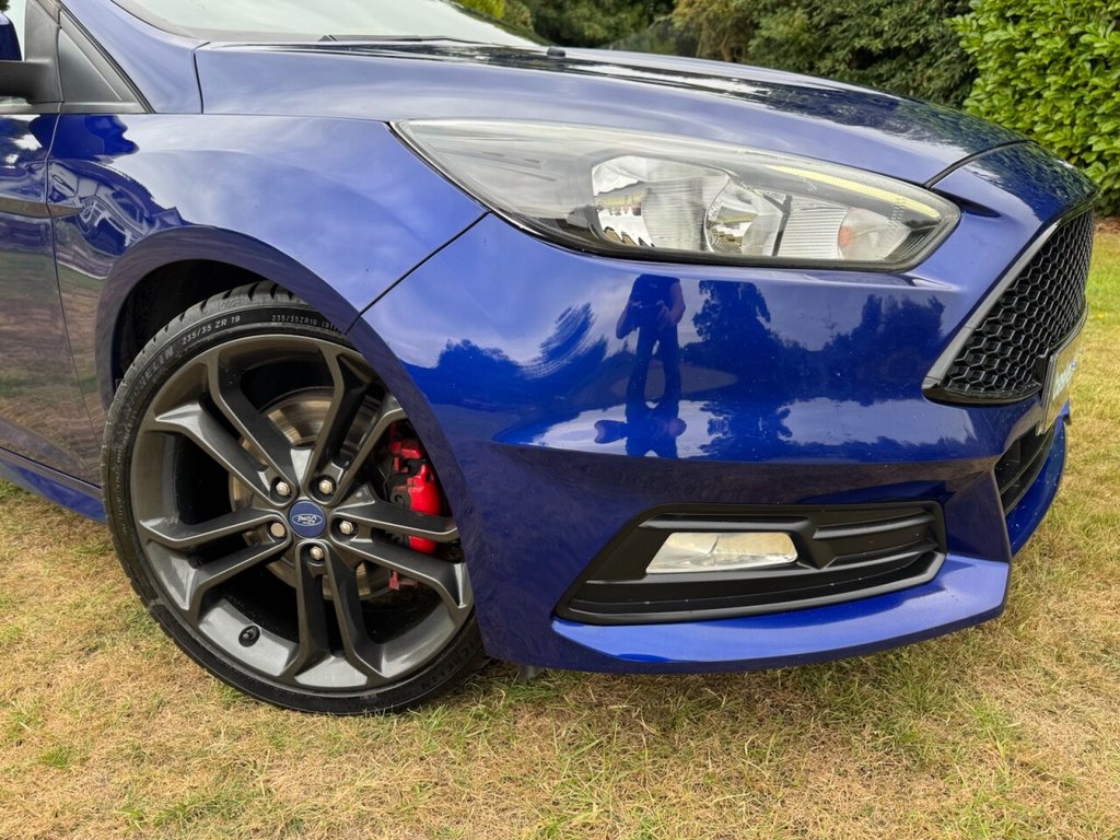 Used Ford Focus 2015 for sale - 76546370: Photo 2