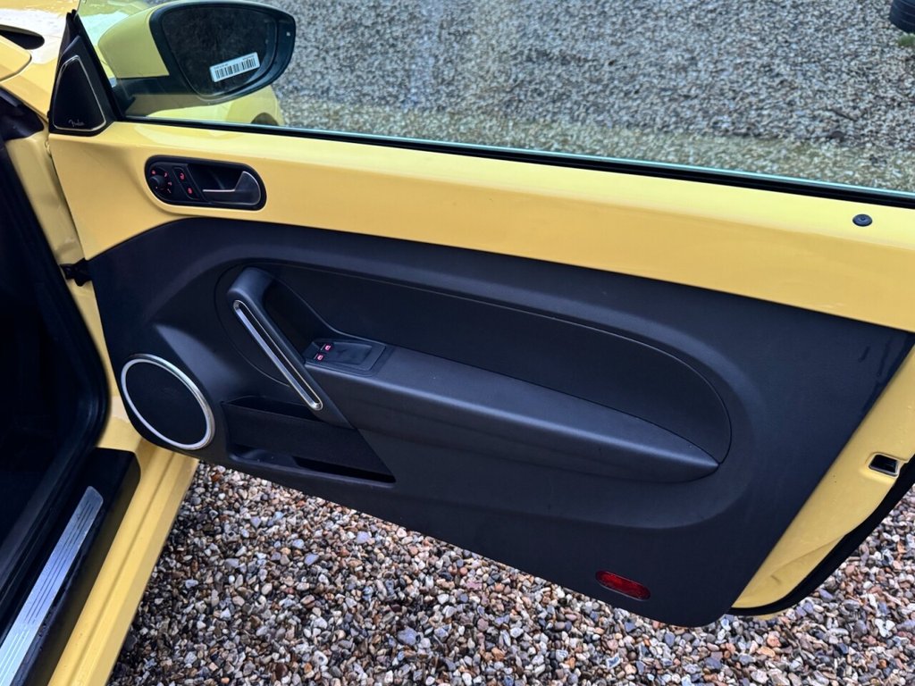 Used Volkswagen Beetle 2012 for sale - 77188610: Photo 14