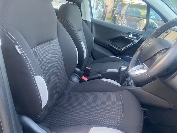 Used Peugeot 208 2015 for sale - 76123609: Photo 17
