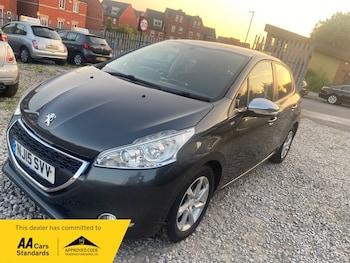 Used Peugeot 208 2015 for sale - 76123609: Photo