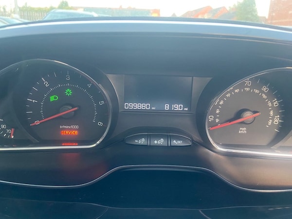 Used Peugeot 208 2015 for sale - 76123609: Photo 24