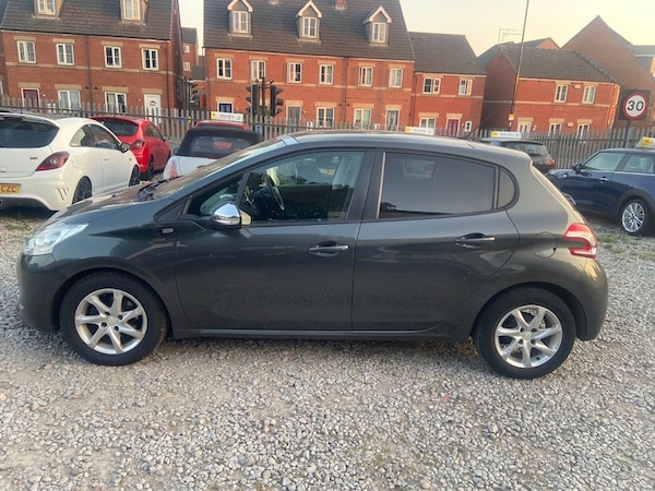 Used Peugeot 208 2015 for sale - 76123609: Photo 3