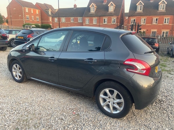 Used Peugeot 208 2015 for sale - 76123609: Photo 8