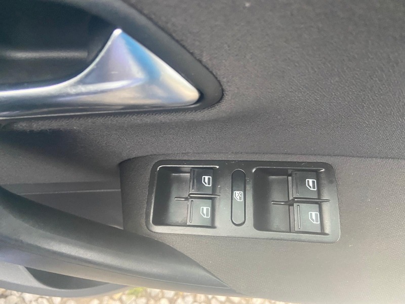 Used Volkswagen Polo 2010 for sale - 76148421: Photo 21