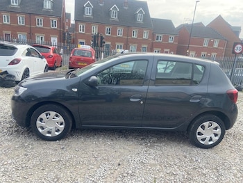 Used Dacia Sandero 2018 for sale - 76803287: Photo