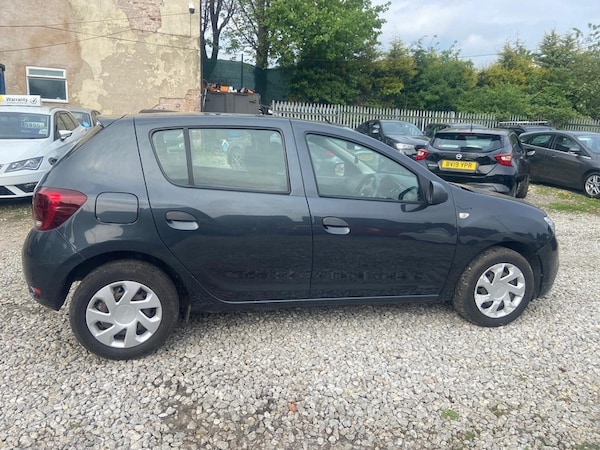 Used Dacia Sandero 2018 for sale - 76123604: Photo 2