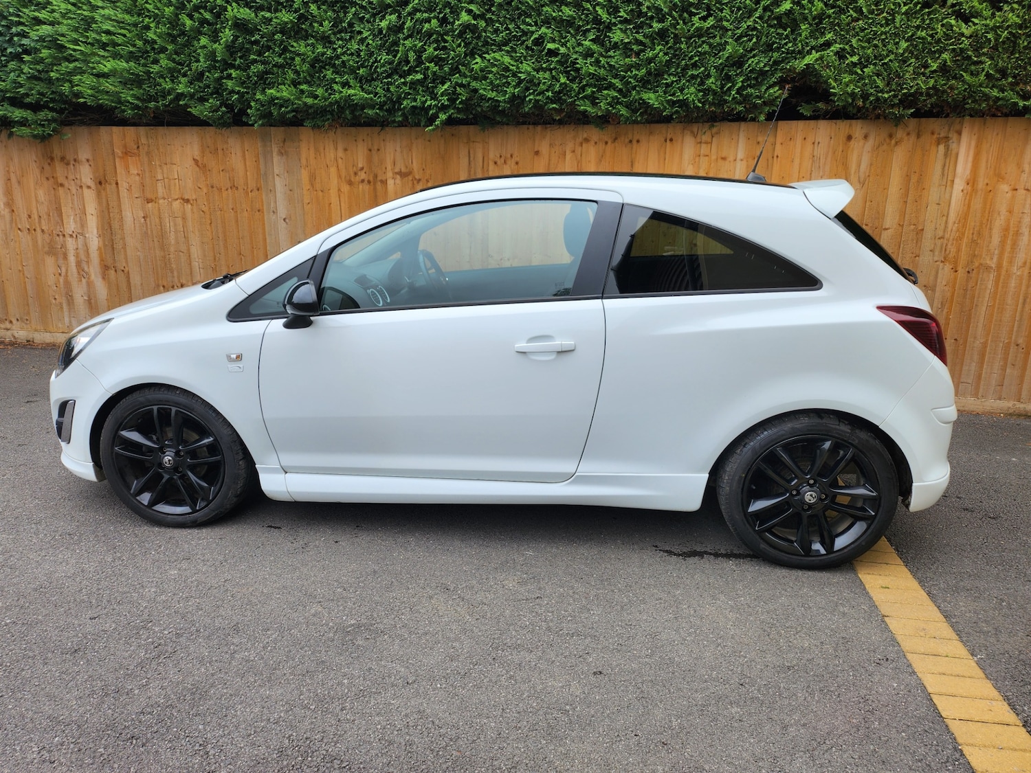 Used Vauxhall Corsa 2012 for sale - 75997801: Photo 2