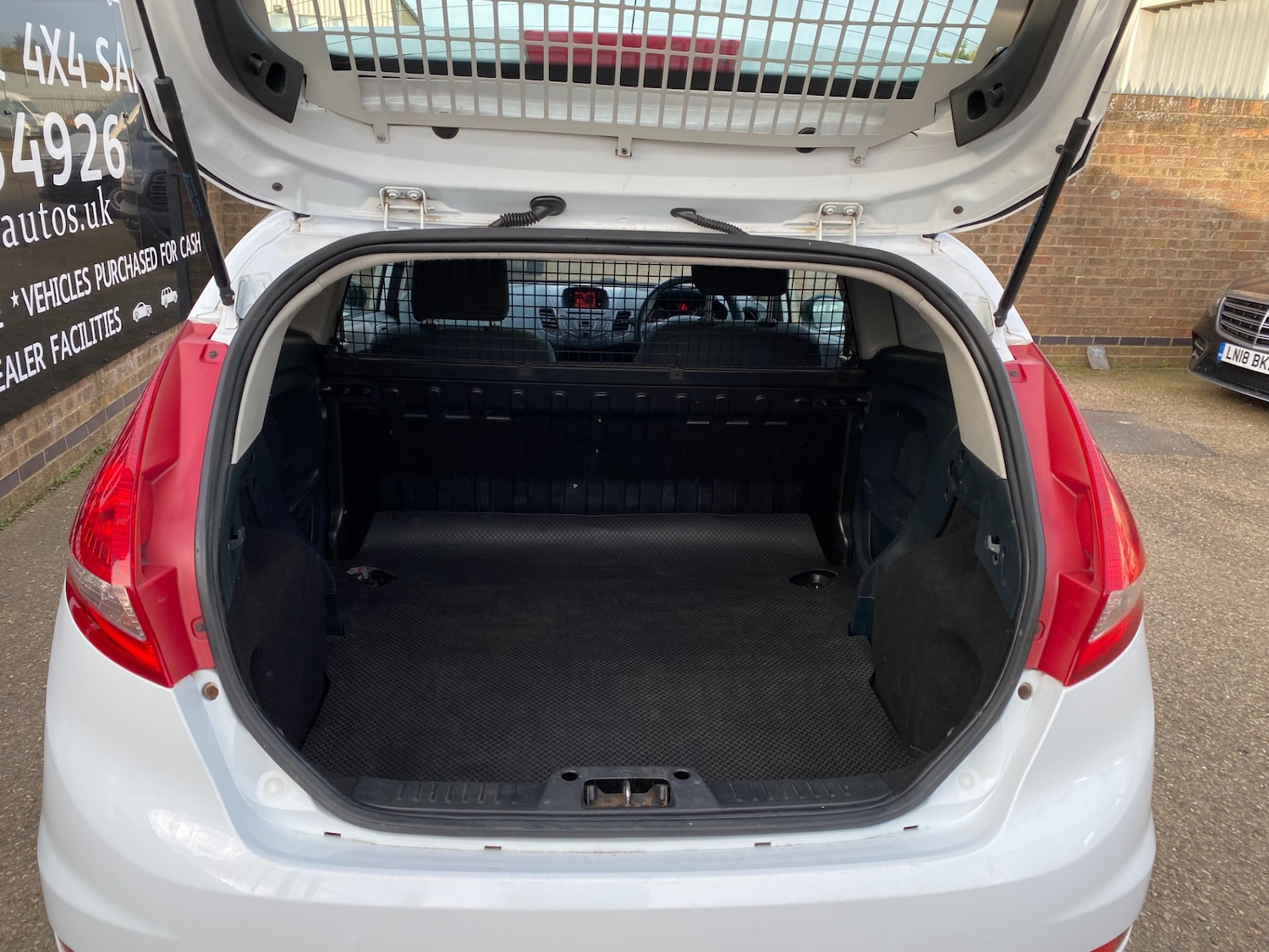 Used Ford Fiesta 2011 for sale - 77883622: Photo 12