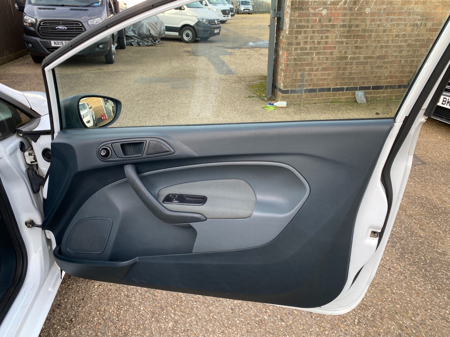 Used Ford Fiesta 2011 for sale - 77883622: Photo 23