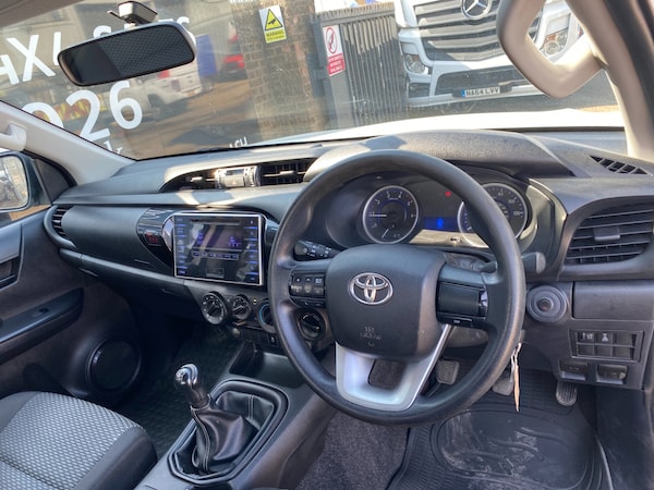 Used Toyota Hilux 2018 for sale - 75039428: Photo 9