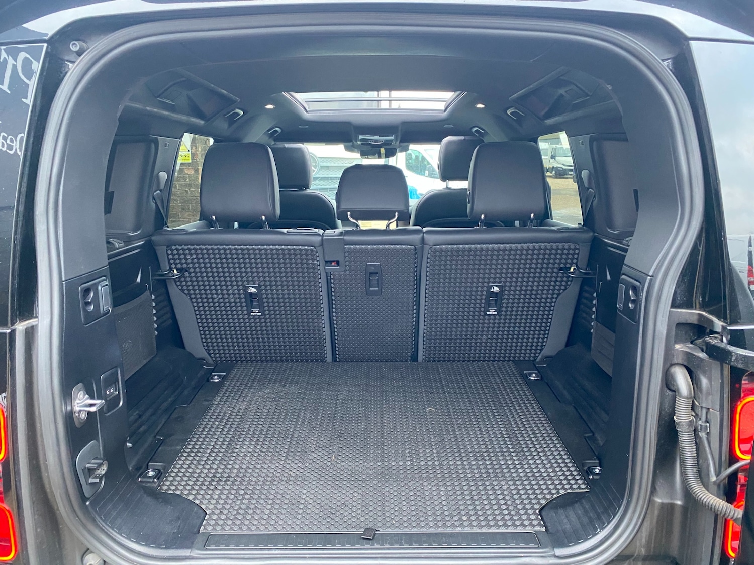 Used Land Rover Defender 2023 for sale - 77055849: Photo 24