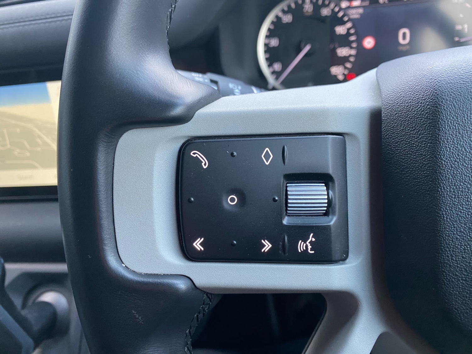 Used Land Rover Defender 2023 for sale - 77055849: Photo 36