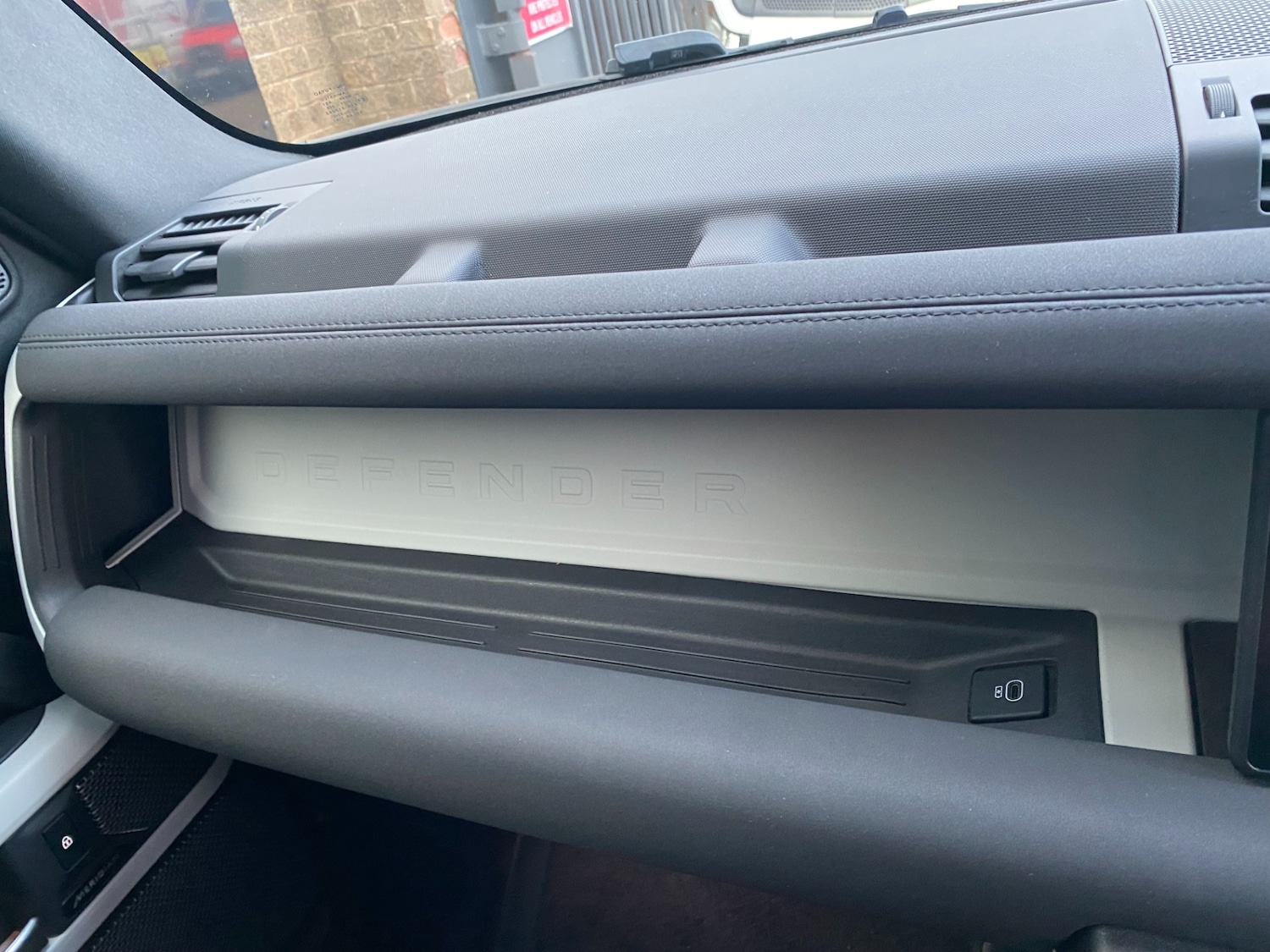 Used Land Rover Defender 2023 for sale - 77055849: Photo 40