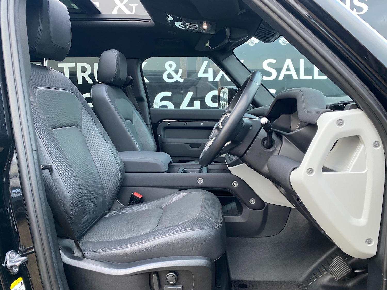 Used Land Rover Defender 2023 for sale - 77055849: Photo 44