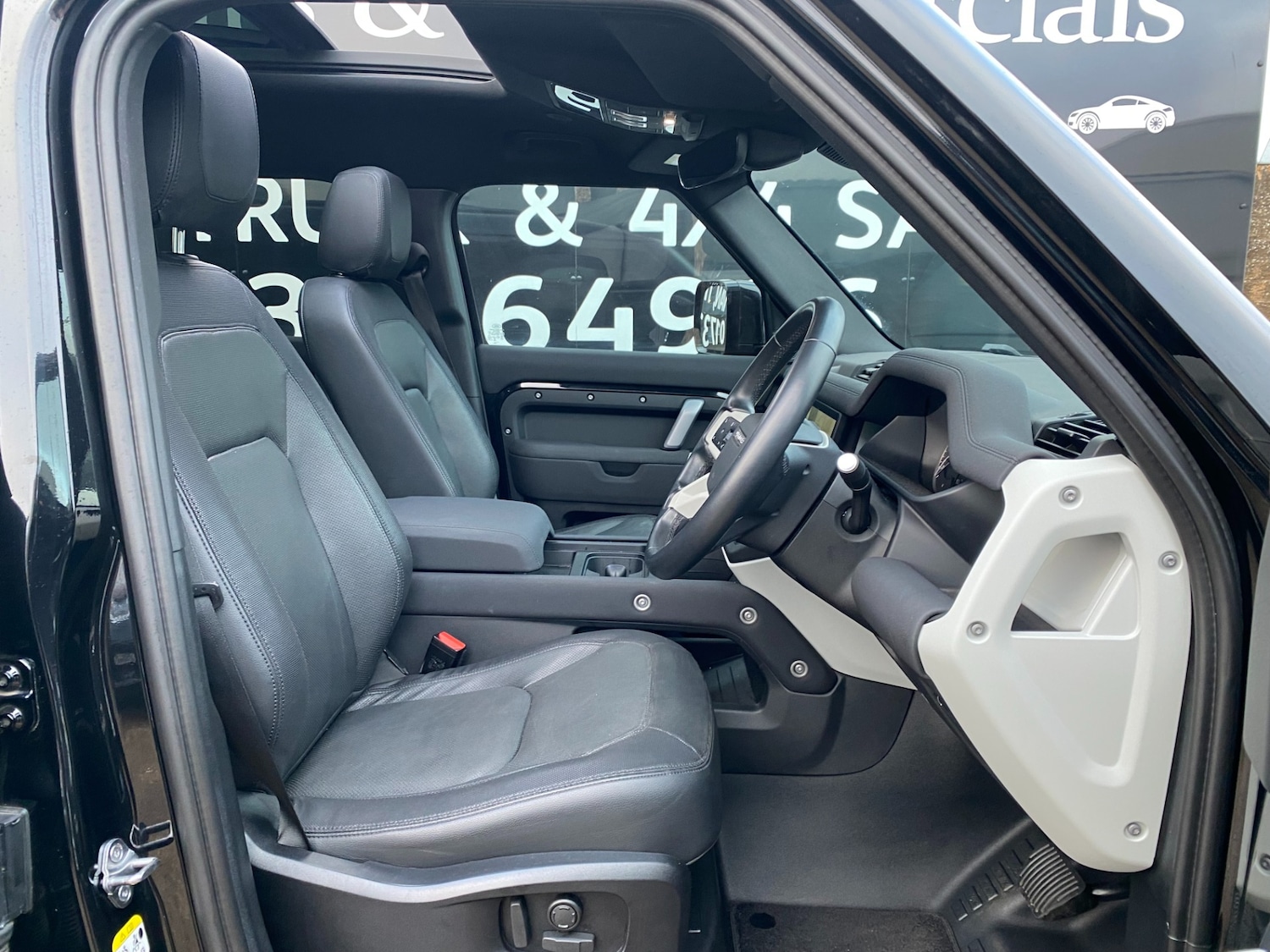 Used Land Rover Defender 2023 for sale - 77055849: Photo 8