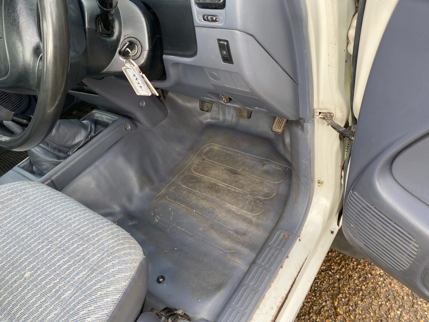 Used Toyota Hilux 1999 for sale - 77490393: Photo 13