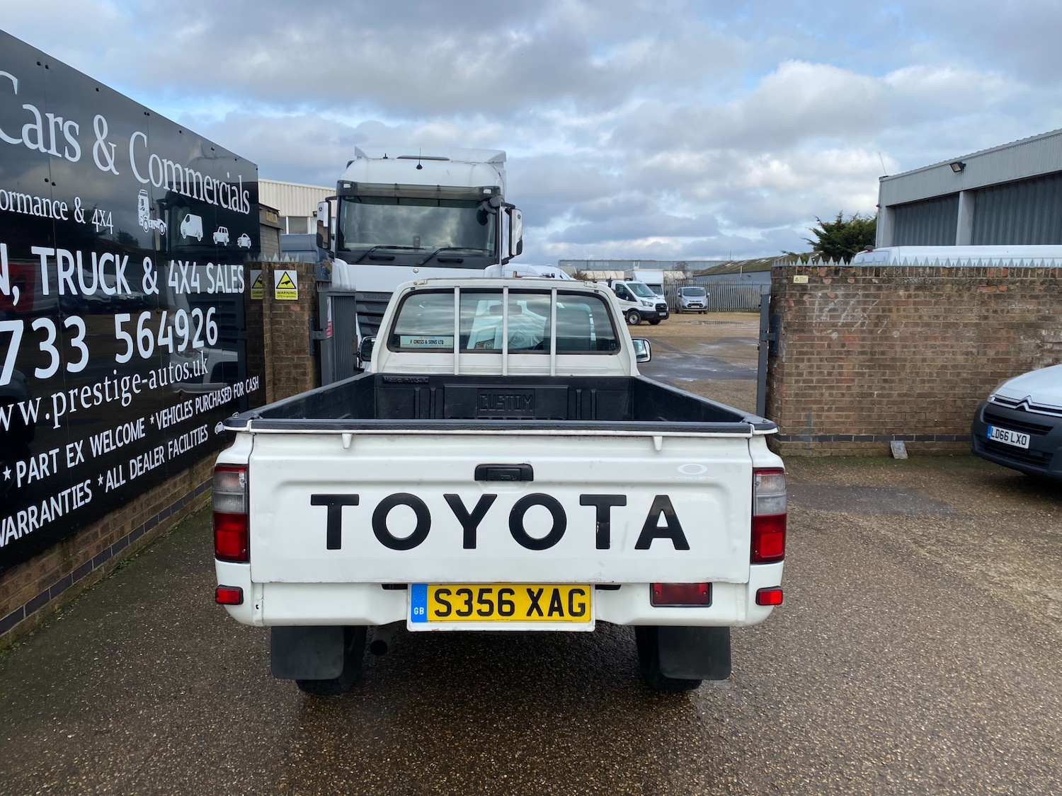 Used Toyota Hilux 1999 for sale - 77490393: Photo 4