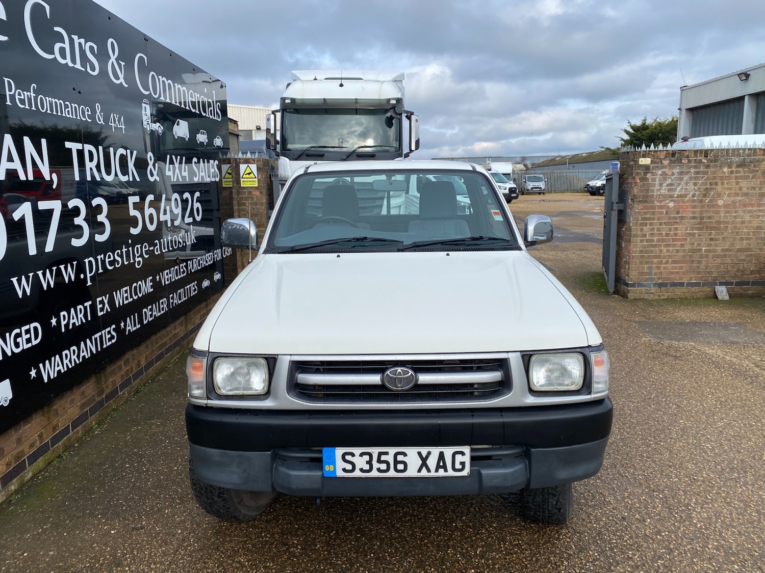 Used Toyota Hilux 1999 for sale - 77490393: Photo 63