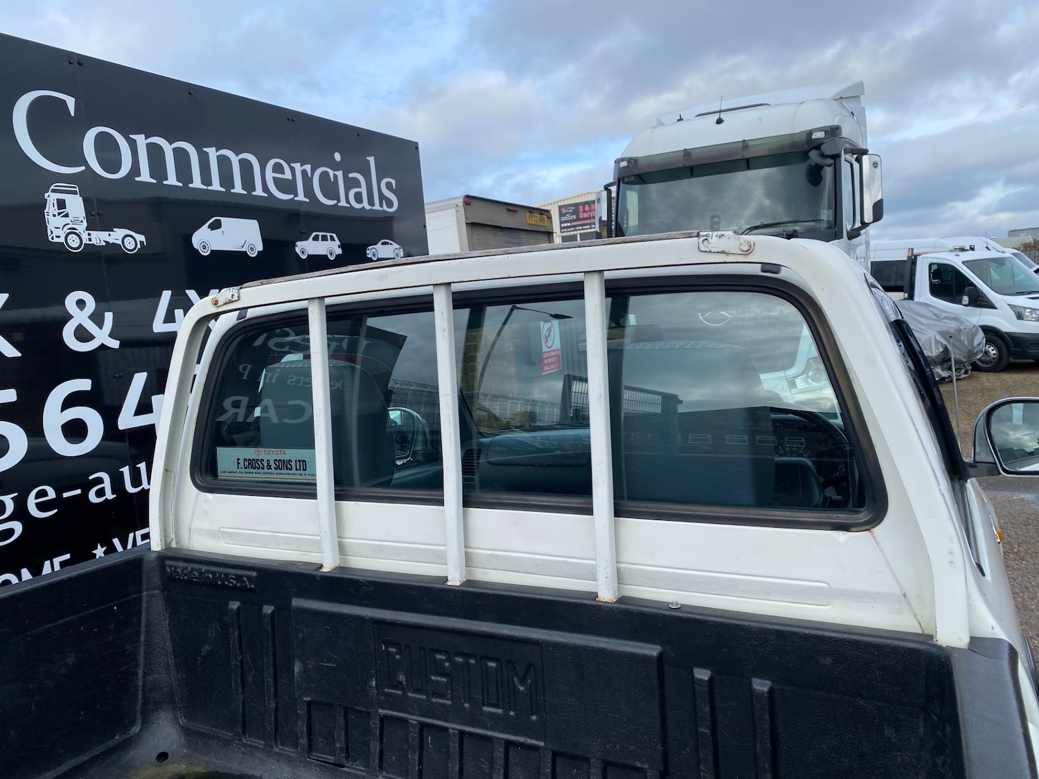 Used Toyota Hilux 1999 for sale - 77490393: Photo 8