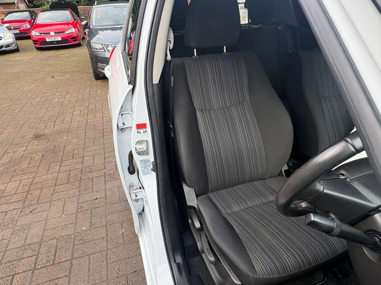 Used Suzuki Swift 2015 for sale - 77523178: Photo 7