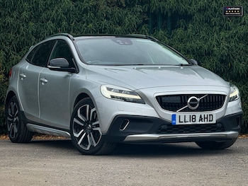 Used Volvo V40 2018 for sale - 75821023: Photo