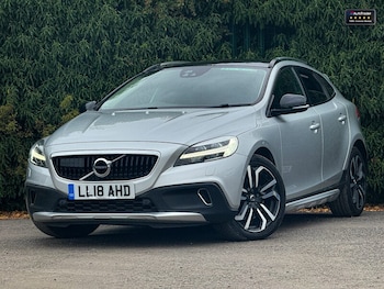 Used Volvo V40 2018 for sale - 75474777: Photo