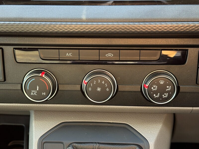 Used Volkswagen Transporter 2024 for sale - 77207009: Photo 32