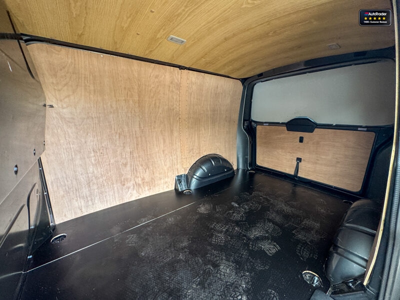 Used Volkswagen Transporter 2024 for sale - 77042149: Photo 11