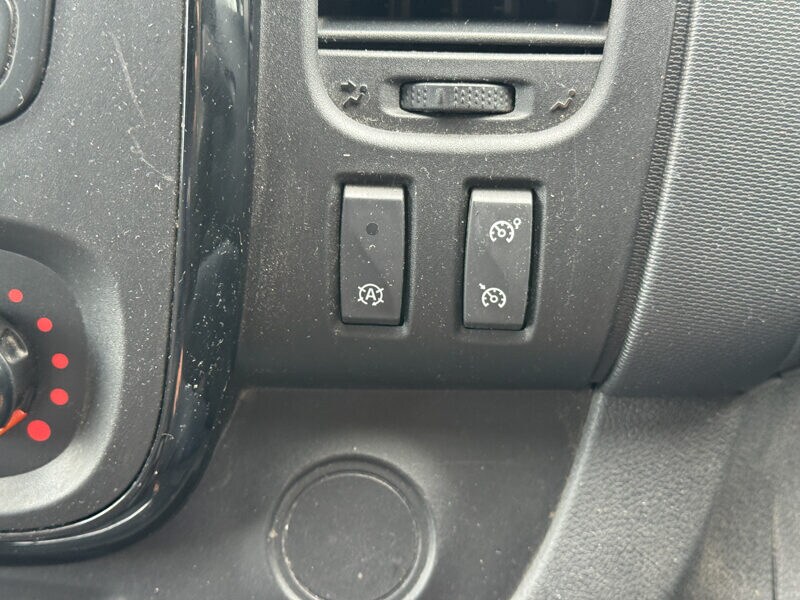 Used Vauxhall Vivaro 2016 for sale - 77675570: Photo 28