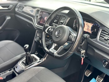 Used Volkswagen T-Roc 2019 for sale - 77533958: Photo