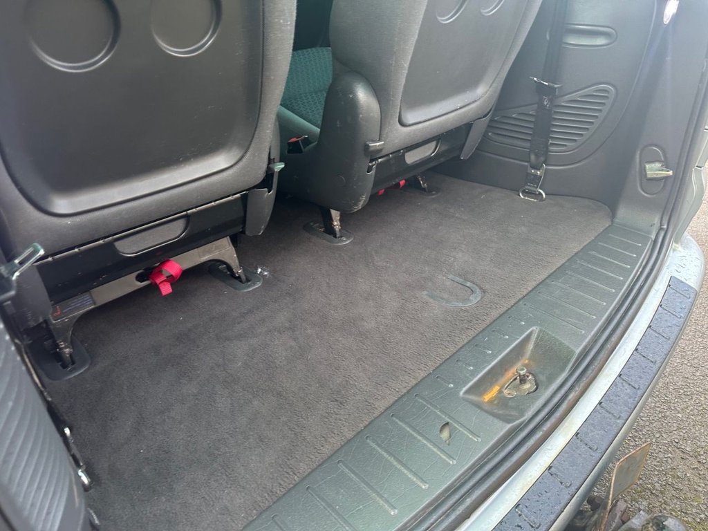 Used Ford Galaxy 2004 for sale - 77171617: Photo 23